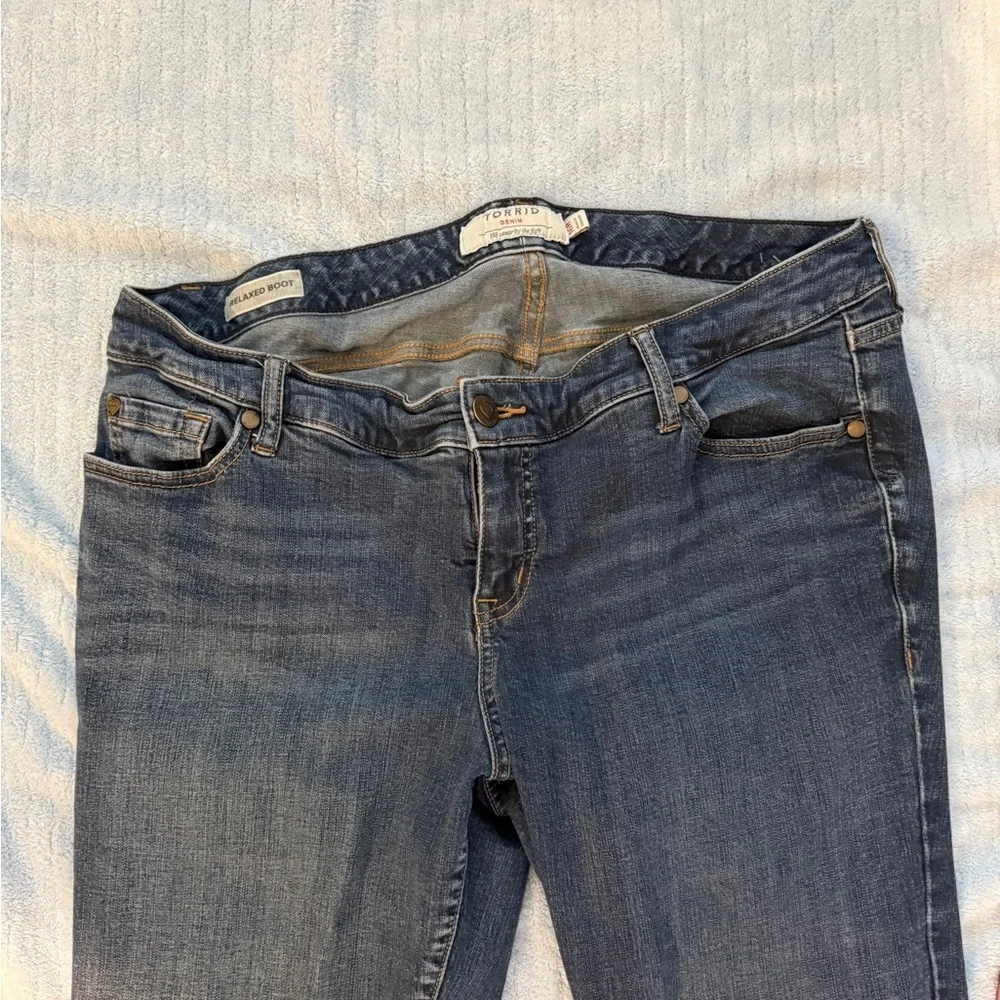 Torrid Curvy Fit Bootcut Jeans Women’s Plus 16R Medium Wash Stretch Denim - Picture 11 of 14